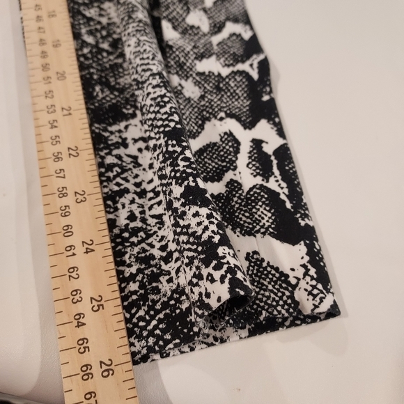 PETER NYGARD snakeskin print Ankle Pants Size 6 Black & Wh… - Picture 9 of 13